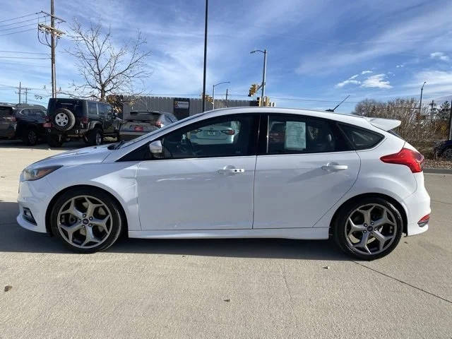 2017 Ford Focus ST FWD photo