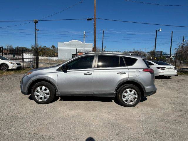 2016 Toyota RAV4 LE FWD photo