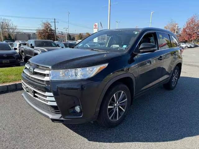 2017 Toyota Highlander XLE AWD photo