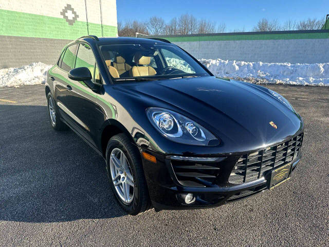 2018 Porsche Macan  AWD photo