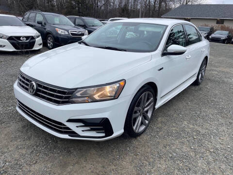 2017 Volkswagen Passat R-Line w/Comfort Pkg FWD photo