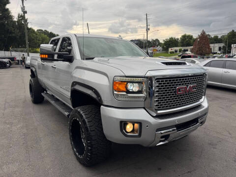 2017 GMC Sierra 2500HD Denali 4WD photo