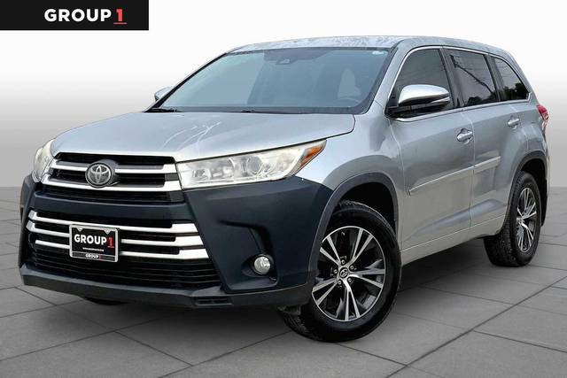 2017 Toyota Highlander LE Plus FWD photo