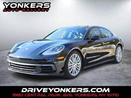 2018 Porsche Panamera  RWD photo