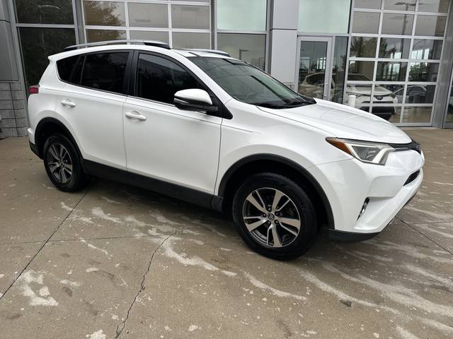 2017 Toyota RAV4 XLE FWD photo