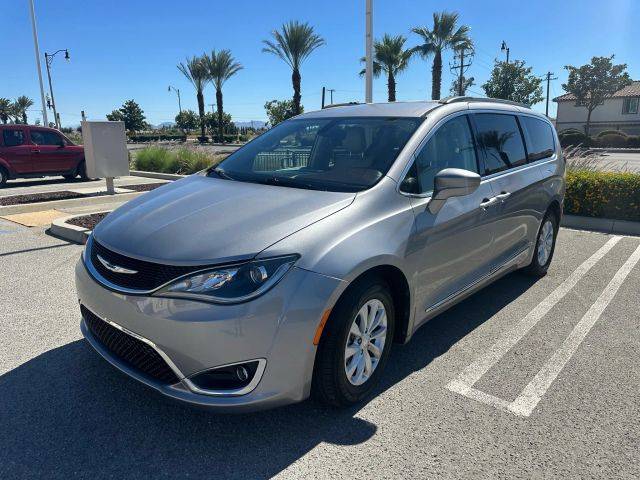 2017 Chrysler Pacifica Minivan Touring-L FWD photo