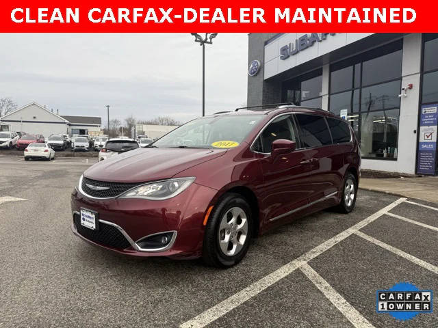 2017 Chrysler Pacifica Minivan Touring-L Plus FWD photo