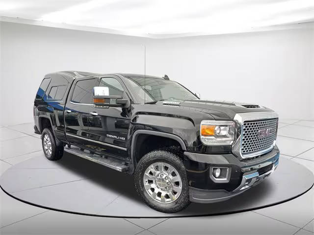 2017 GMC Sierra 2500HD Denali 4WD photo