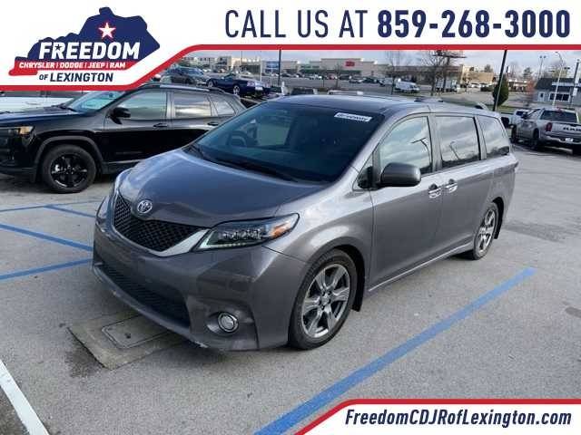 2017 Toyota Sienna SE FWD photo