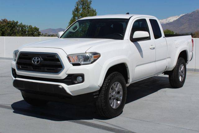 2017 Toyota Tacoma SR5 4WD photo