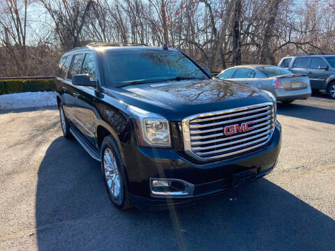 2017 GMC Yukon XL SLT 4WD photo