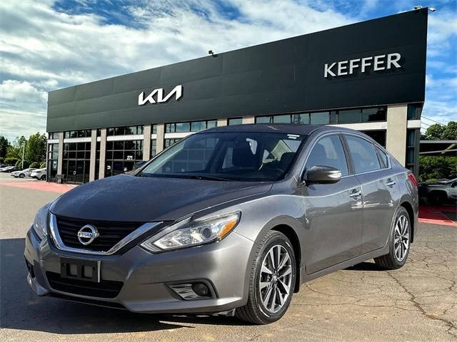 2017 Nissan Altima 2.5 SV FWD photo