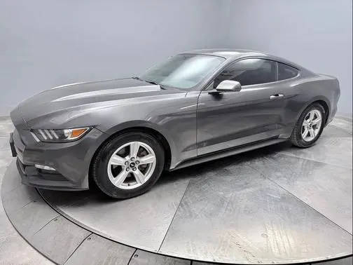2017 Ford Mustang V6 RWD photo