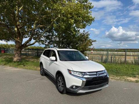 2017 Mitsubishi Outlander SE 4WD photo