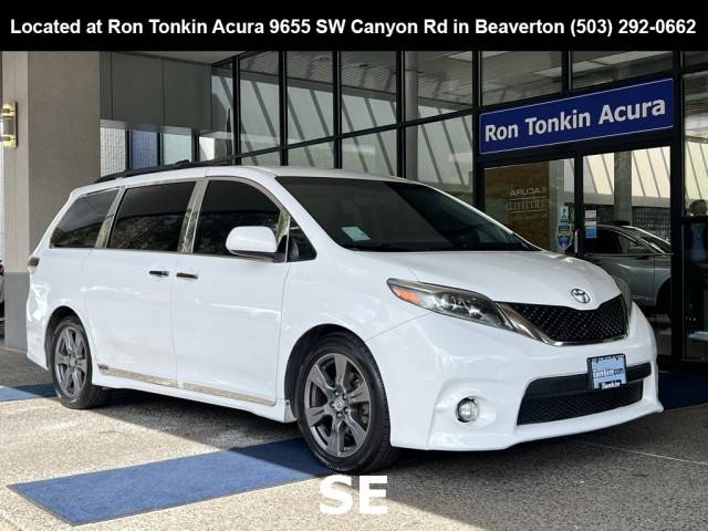 2017 Toyota Sienna SE FWD photo