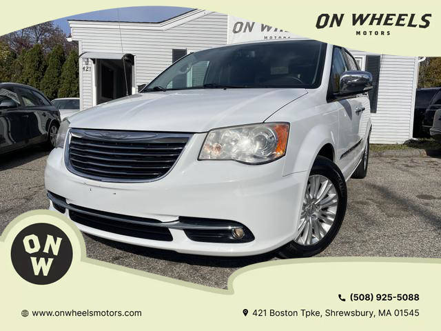 2015 Chrysler Town and Country Limited Platinum FWD photo