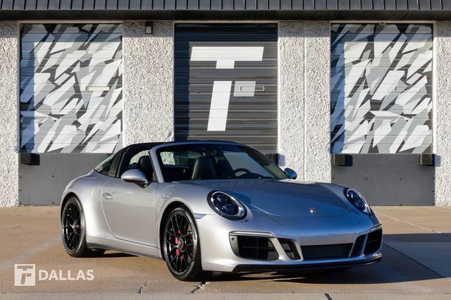 2018 Porsche 911 4 GTS AWD photo