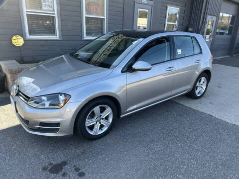 2017 Volkswagen Golf Wolfsburg Edition FWD photo