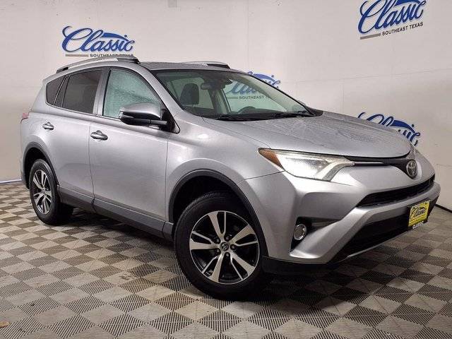 2017 Toyota RAV4 XLE FWD photo