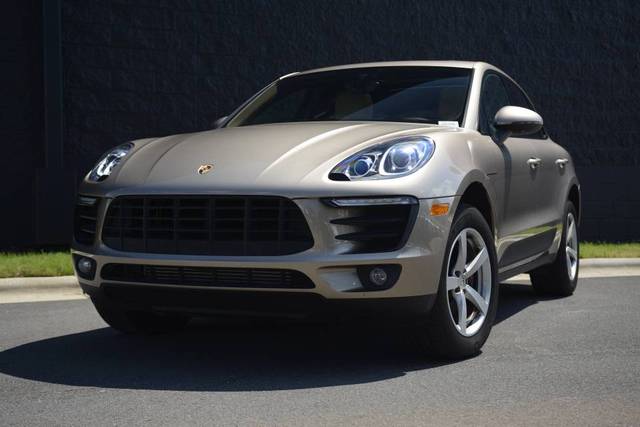 2018 Porsche Macan  AWD photo