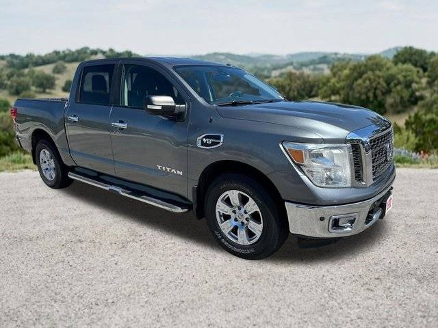 2017 Nissan Titan SV 4WD photo