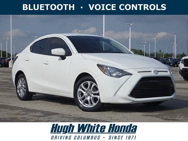 2017 Toyota Yaris  FWD photo
