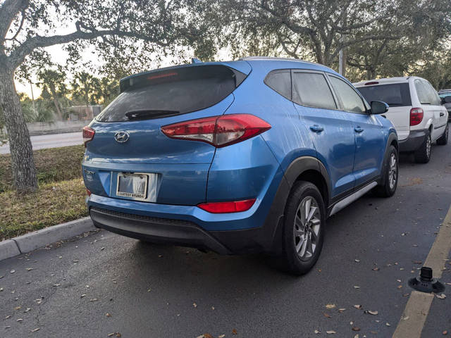 2017 Hyundai Tucson SE Plus FWD photo