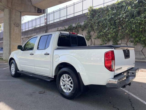 2017 Nissan Frontier SV V6 RWD photo