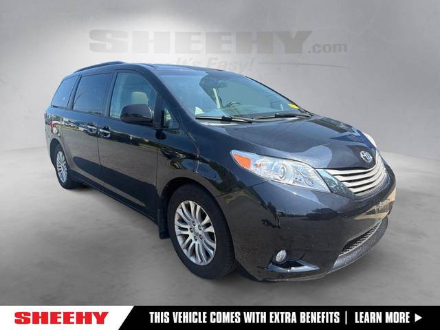 2017 Toyota Sienna XLE FWD photo