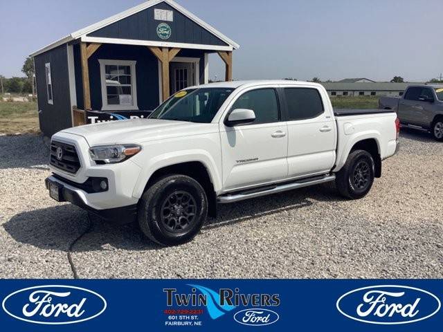 2017 Toyota Tacoma SR5 4WD photo