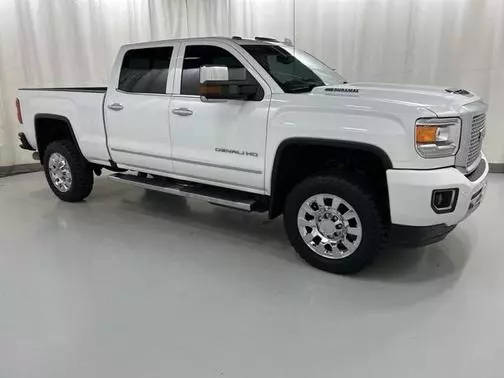 2017 GMC Sierra 2500HD Denali 4WD photo