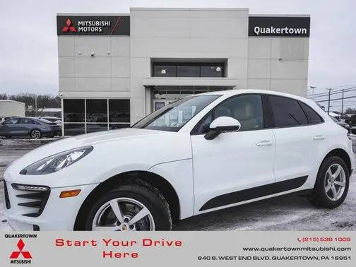 2018 Porsche Macan  AWD photo