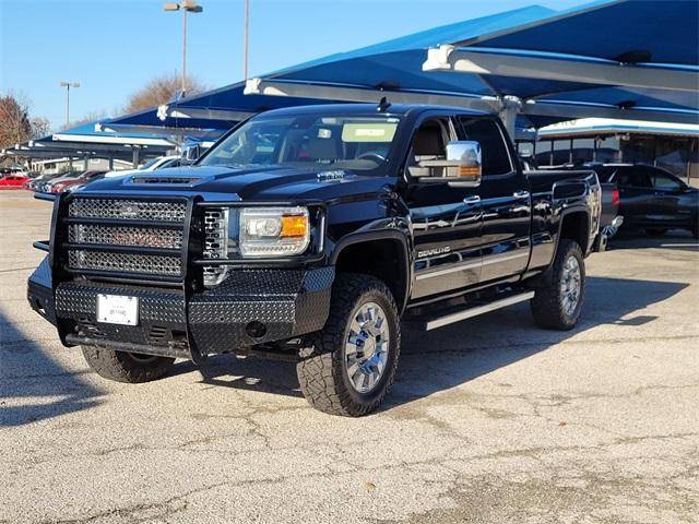 2017 GMC Sierra 2500HD Denali 4WD photo