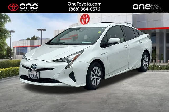 2017 Toyota Prius Three FWD photo