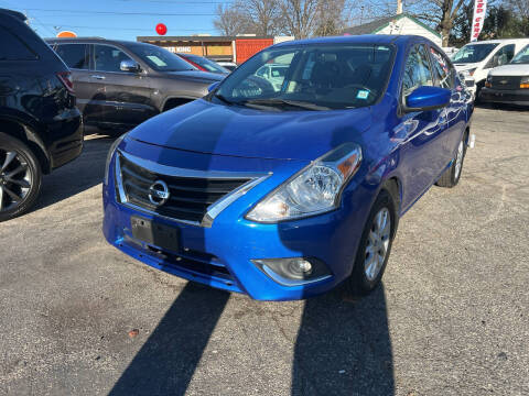 2017 Nissan Versa SV FWD photo