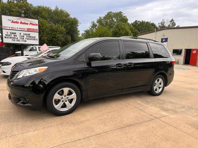 2017 Toyota Sienna LE FWD photo