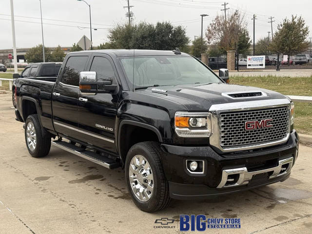 2017 GMC Sierra 2500HD Denali 4WD photo