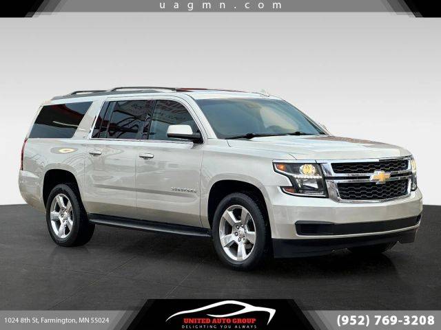 2017 Chevrolet Suburban LT 4WD photo