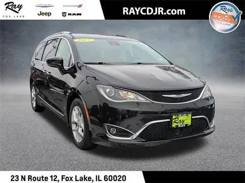 2017 Chrysler Pacifica Minivan Touring-L Plus FWD photo
