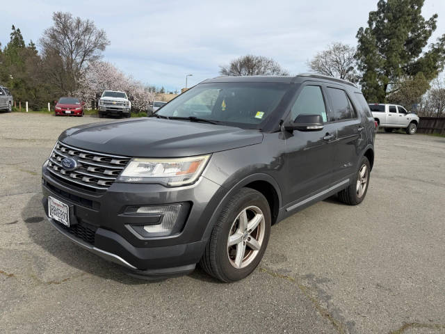 2017 Ford Explorer XLT 4WD photo