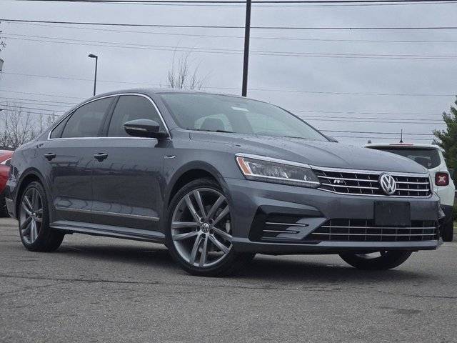 2017 Volkswagen Passat R-Line w/Comfort Pkg FWD photo