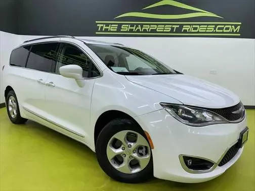 2017 Chrysler Pacifica Minivan Touring-L Plus FWD photo