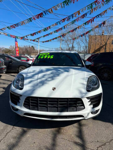 2018 Porsche Macan  AWD photo