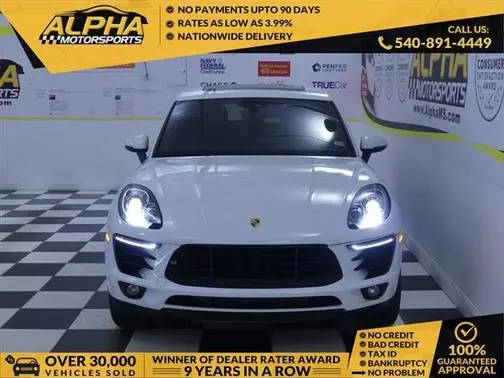 2018 Porsche Macan  AWD photo