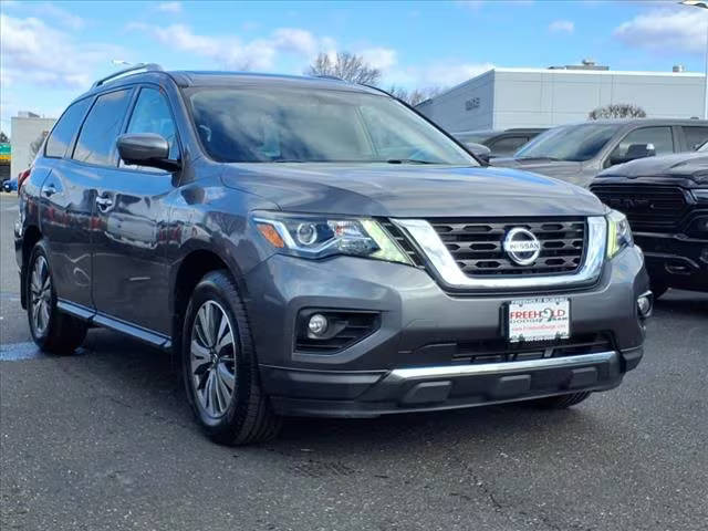 2017 Nissan Pathfinder SL 4WD photo