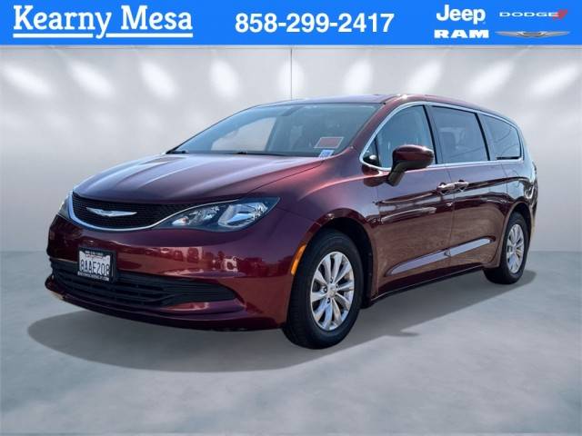 2017 Chrysler Pacifica Minivan Touring FWD photo
