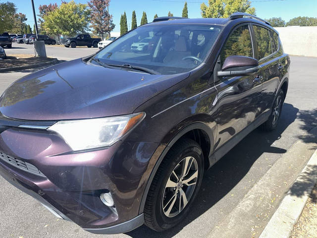 2017 Toyota RAV4 XLE FWD photo