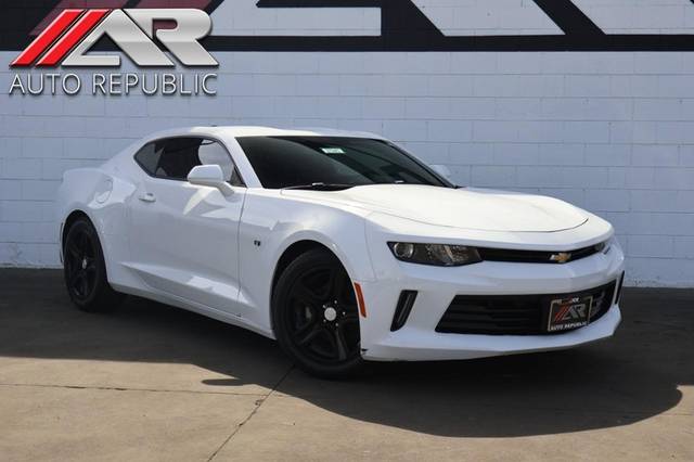 2016 Chevrolet Camaro 1LT RWD photo