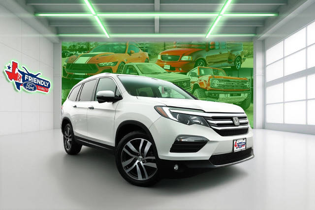 2017 Honda Pilot Touring FWD photo