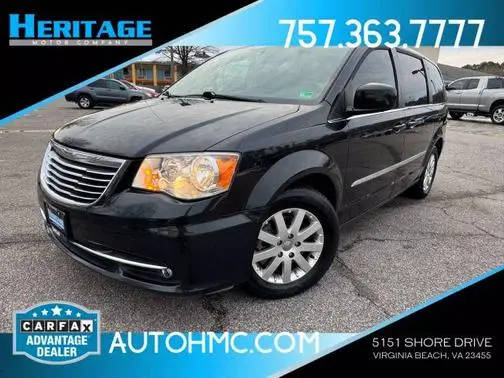 2016 Chrysler Town and Country Touring FWD photo
